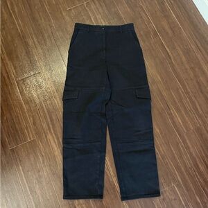 Aritzia Wilfred Free black cargo pants in size 4